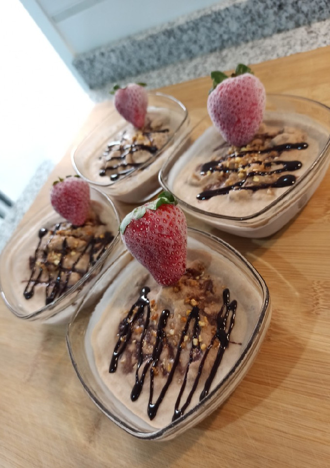Una foto de Helado cremoso de yogurt y chocolate 🍧🍫