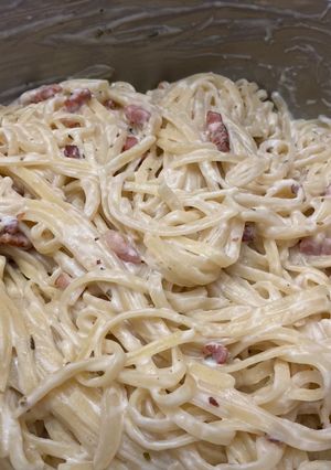 Una foto de Tallarines a la carbonara