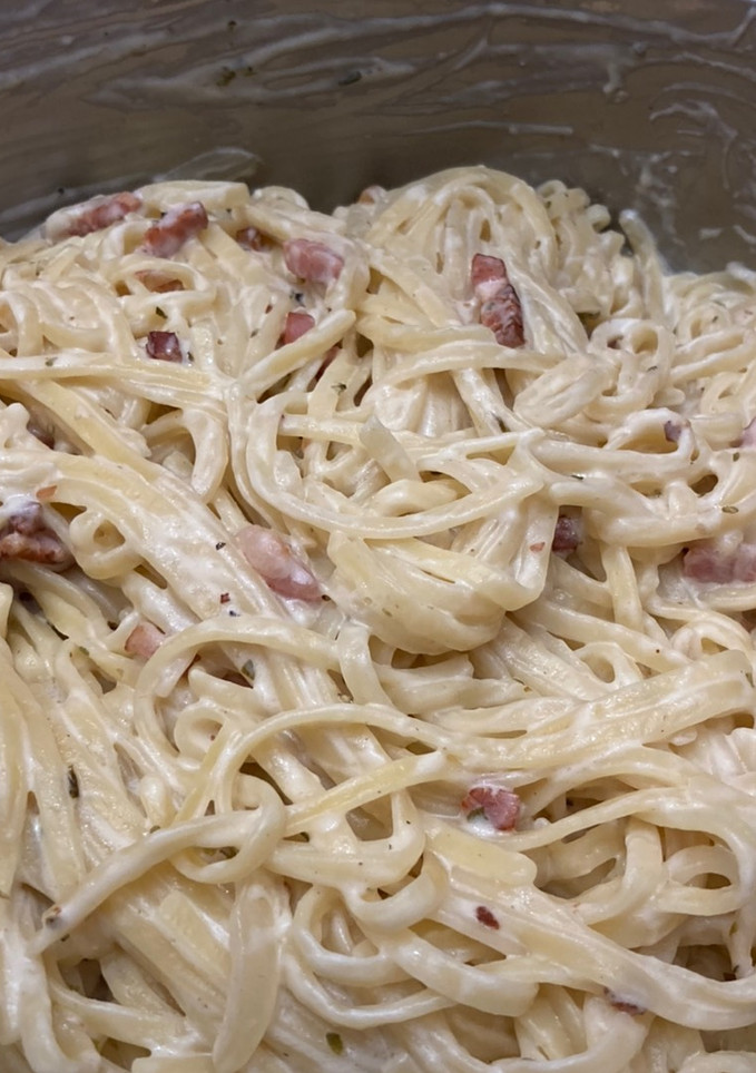 Una foto de Tallarines a la carbonara
