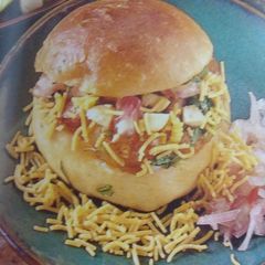 A picture of Dabeli.