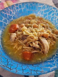 Una foto de Caldo con cosas