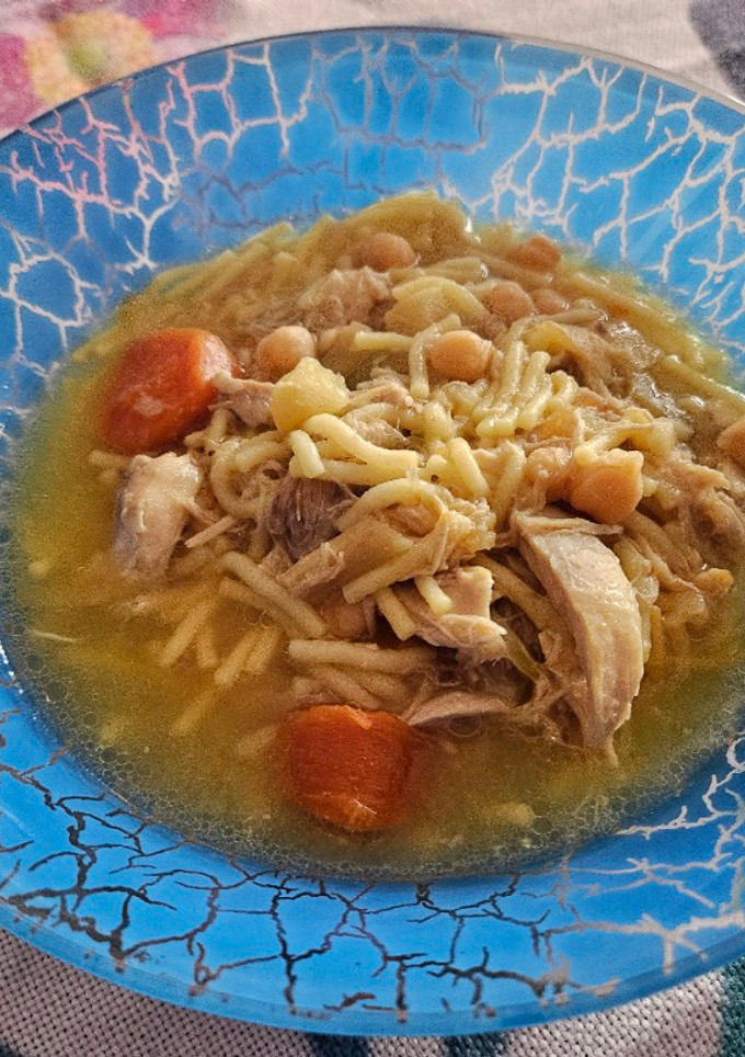 Una foto de Caldo con cosas