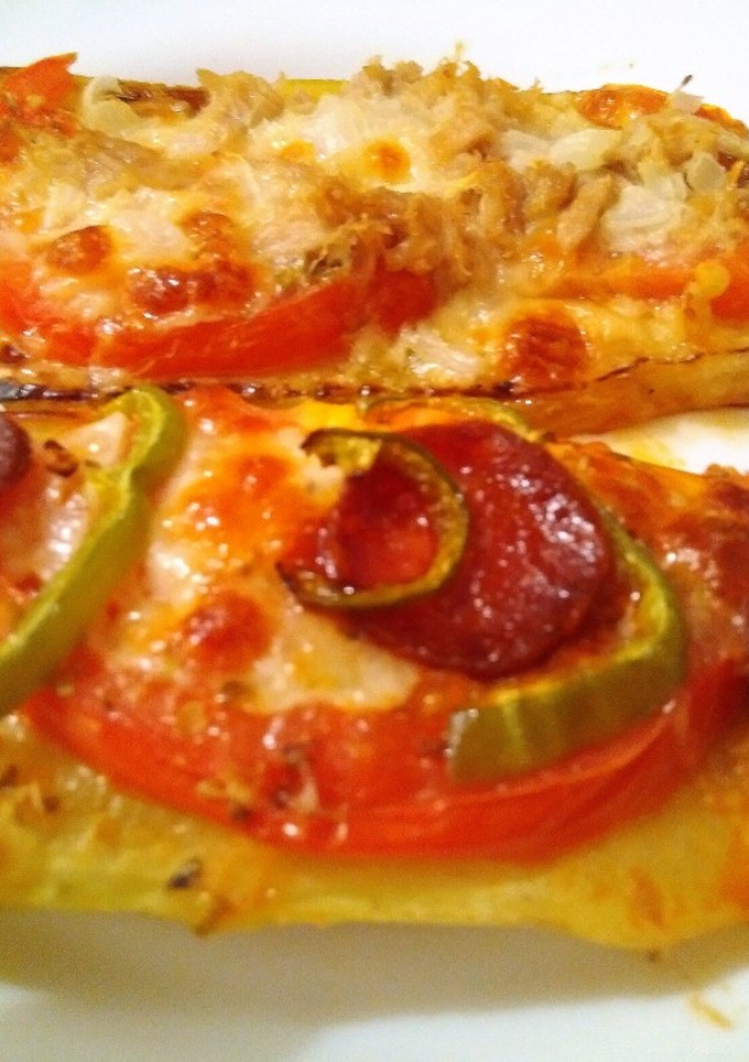 Una foto de Paninis de calabacín, pepperoni o atún con cebolla