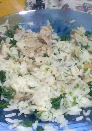 Una foto de Arroz con pollo y perejil