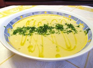 Una foto de Crema de col blanco
