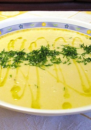 Una foto de Crema de col blanco