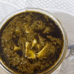A picture of Palak paneer.