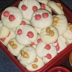 A picture of Whipped Shortbread Cookies.