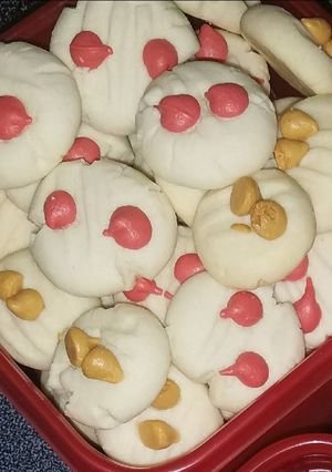 A picture of Whipped Shortbread Cookies.