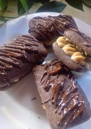 Una foto de Alfajores de Maicena de chocolate y relleno Chocotorta