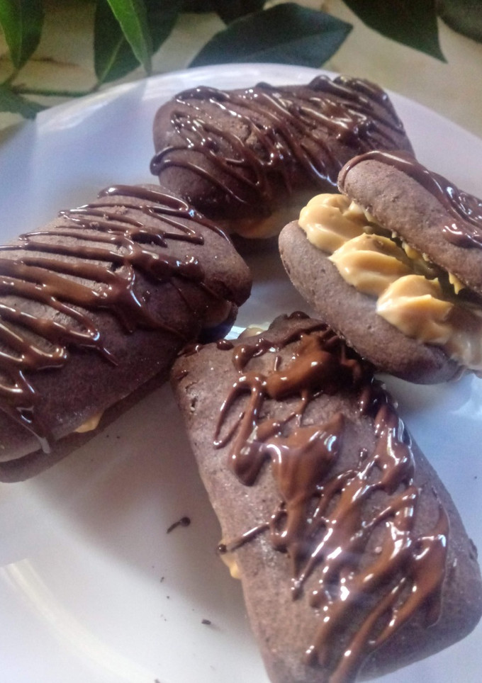 Una foto de Alfajores de Maicena de chocolate y relleno Chocotorta