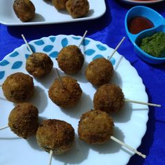 A picture of Crispy bread kababs.