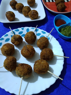A picture of Crispy bread kababs.