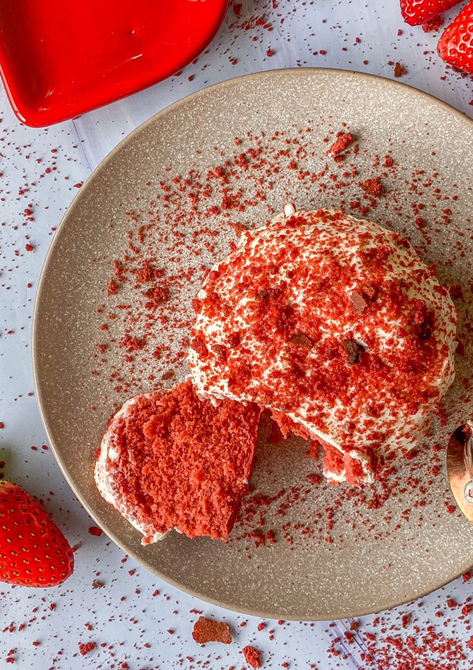 Una foto de Mug cake Red Velvet