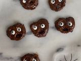Ojos de azúcar para Halloween y monstruos de pretzels