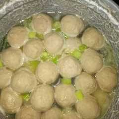 A picture of Bakso kuah simpel.