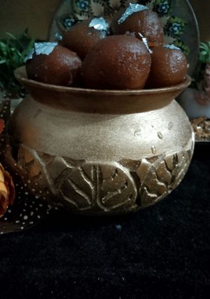 A picture of Bread gulab jamun.