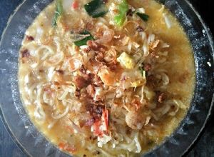 Foto resep Mie godhog kuah nyemek (mie instant)
