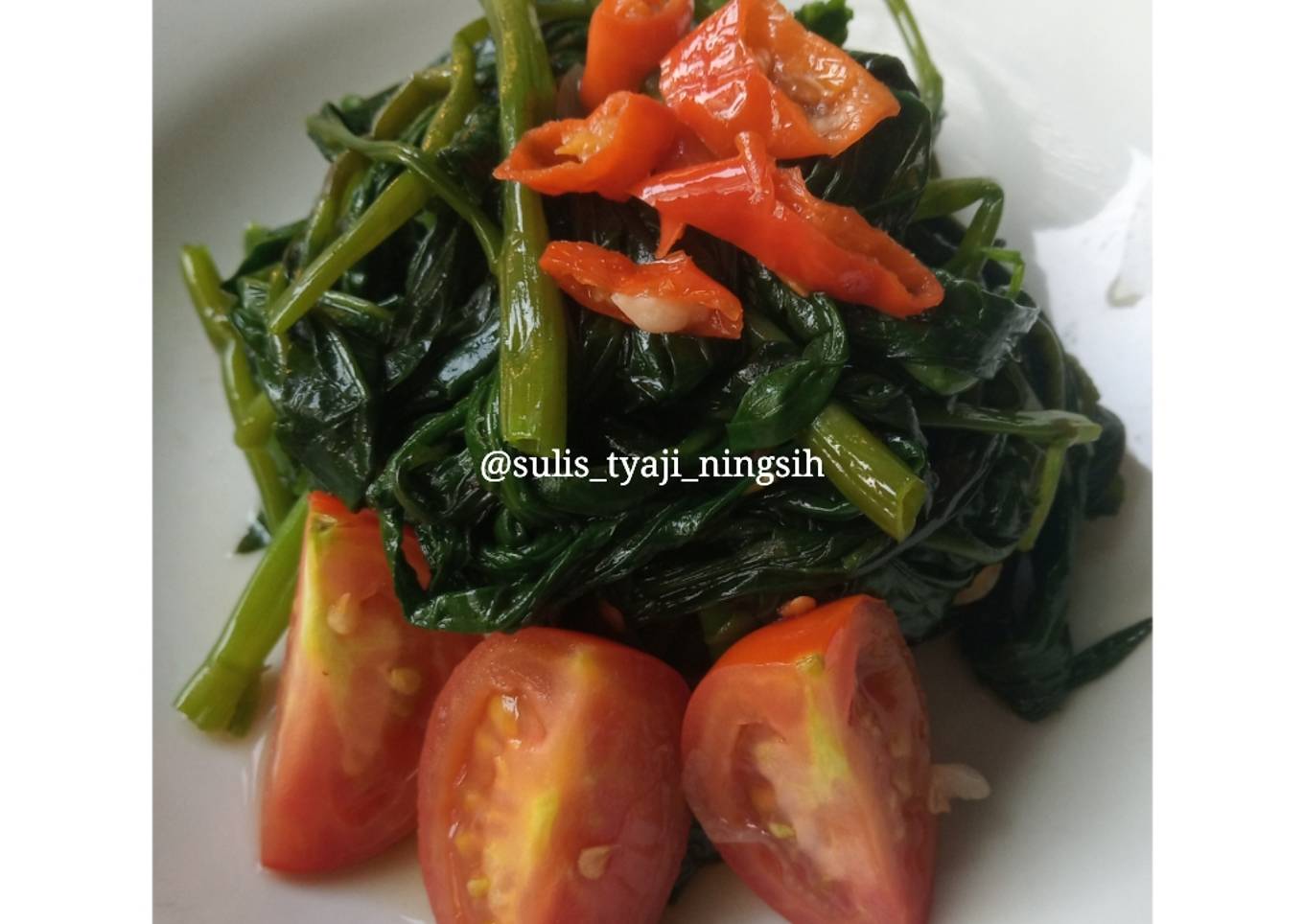 Tumis kangkung krenyes hijau