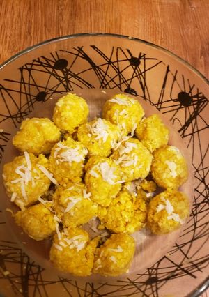A picture of Lemon, coconut honey energy balls.