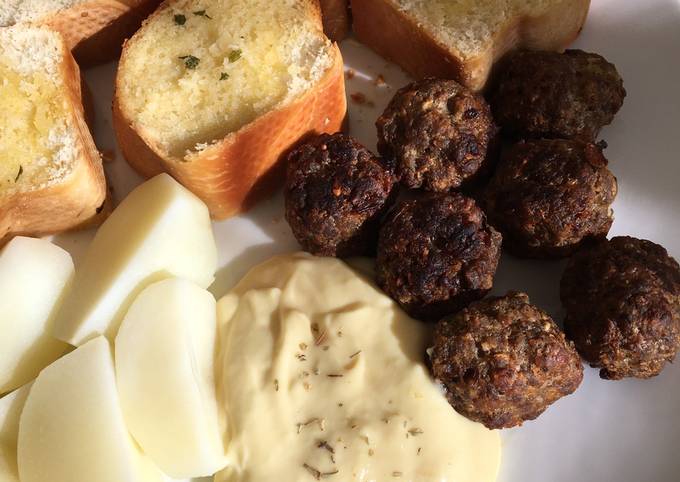 Anti Ribet, Buat Meatball &amp; Hollandaise Sauce Sederhana Dan Enak