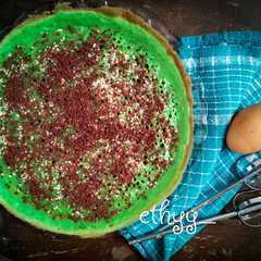 A picture of Martabak manis (teflon) coklat wijen pandan.