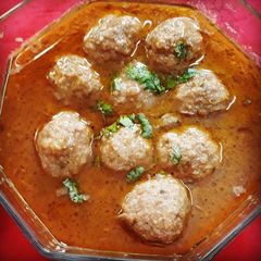 A picture of Kofta curry meatballs.