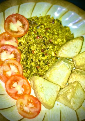 A picture of Fried tofu with egg sauce.