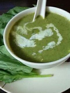 पालक का क्रीमी सूप (Palak ka creamy soup recipe in Hindi) रेसिपी मुख्य फोटो