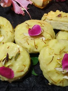 સુરતી ઘારી (Surati Ghari recipe in Gujarati) રેસીપી મુખ્ય ફોટો