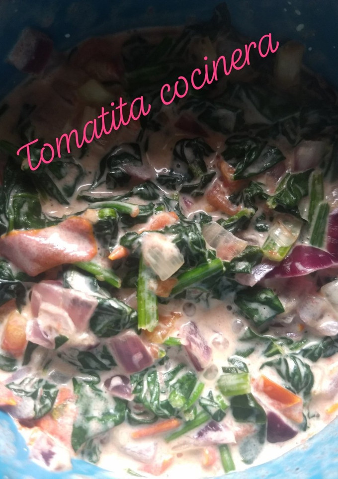 Una foto de Espinacas a la mexicana con crema