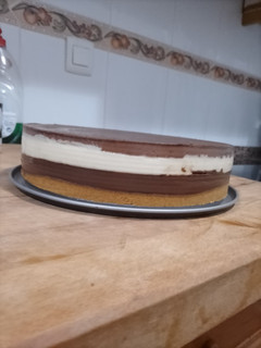 Una foto de Tarta de tres chocolates