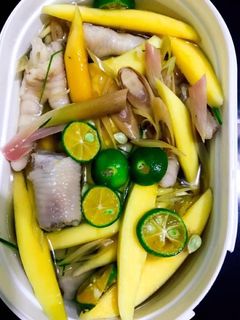 Hình của món Chân gà ngâm sả tắc.