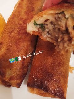 صورة لوصفة بوراك باللحم المفروم و صلصة البيشاميل