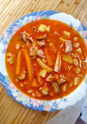 Fehér bableves füstölt főlt csülökkel/ enyhén csípősen/ recept fotója