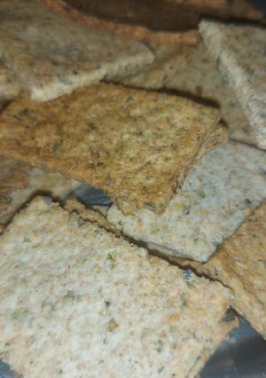 Una foto de Galletitas integrales de orégano y queso🧀🌿