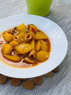 Una foto de Patatas con calamares