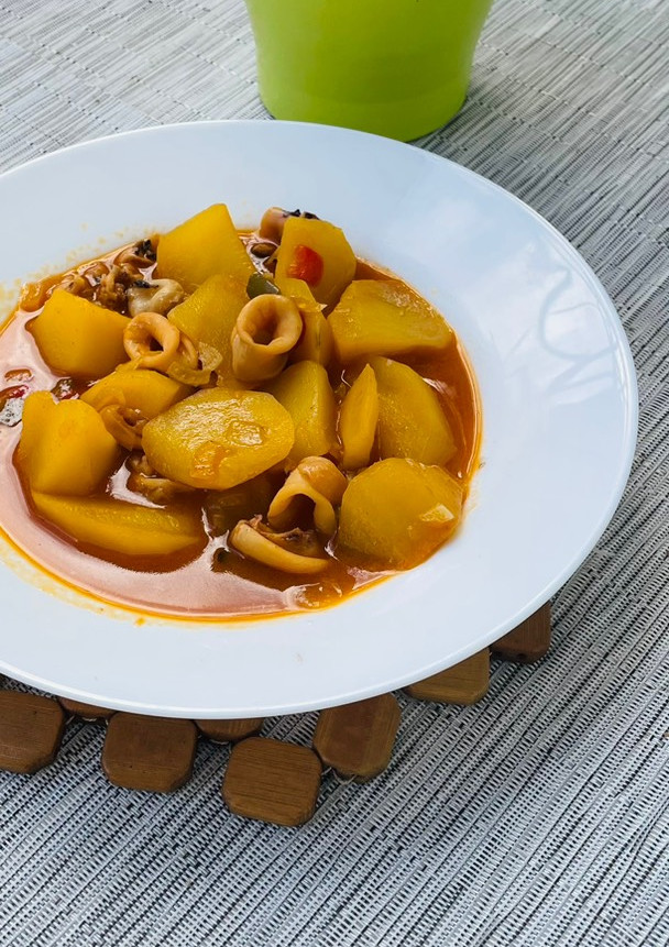 Una foto de Patatas con calamares