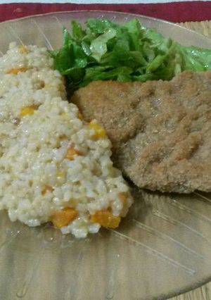 Una foto de Risotto de arroz yamani con Milánesas de carne