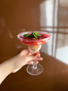 A picture of Strawberry 🍓 Cheese 🫕 Cake.