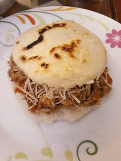 Una foto de Arepas con carne mechada (a mi manera)