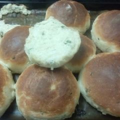 A picture of Garlic Corriander buns.