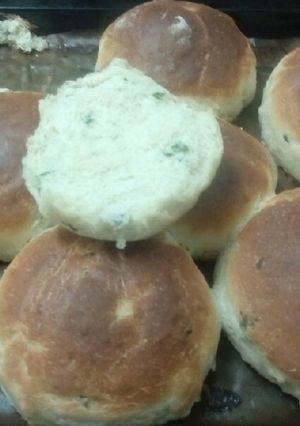 A picture of Garlic Corriander buns.
