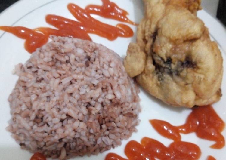 64. Fried chicken red rice. Ayam kriuk