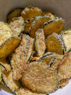 Una foto de Chips de calabacín y parmesano (en horno)