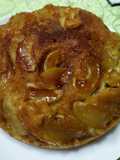Torta volteada con piña o manzana verde, en essen