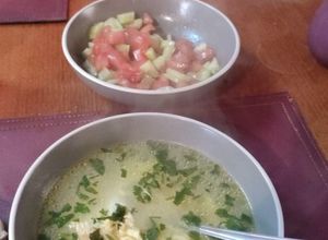 Una foto de Sopa estilo consomé de pollo