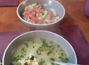 Una foto de Sopa estilo consomé de pollo