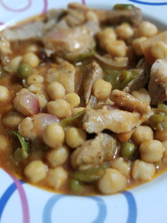 Una foto de Cocido de Garbanzos con verduras y filete de cerdo