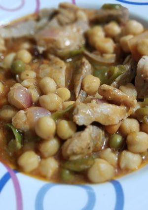 Una foto de Cocido de Garbanzos con verduras y filete de cerdo